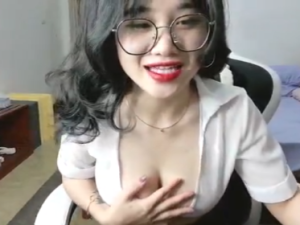 Cô em idol sexy live khoe vú khoe lồn