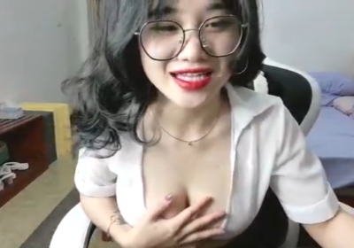 Cô em idol sexy live khoe vú khoe lồn